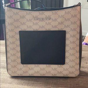 Beautiful brand new Gloria swing pack Michael Kors